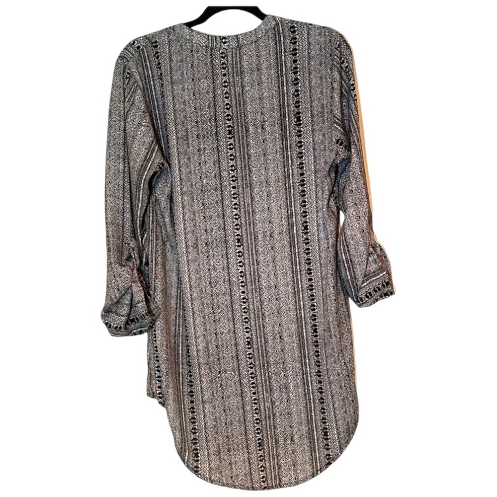 About A Girl Tunic Top Black and White Long Sleeve - Picture 2 of 7